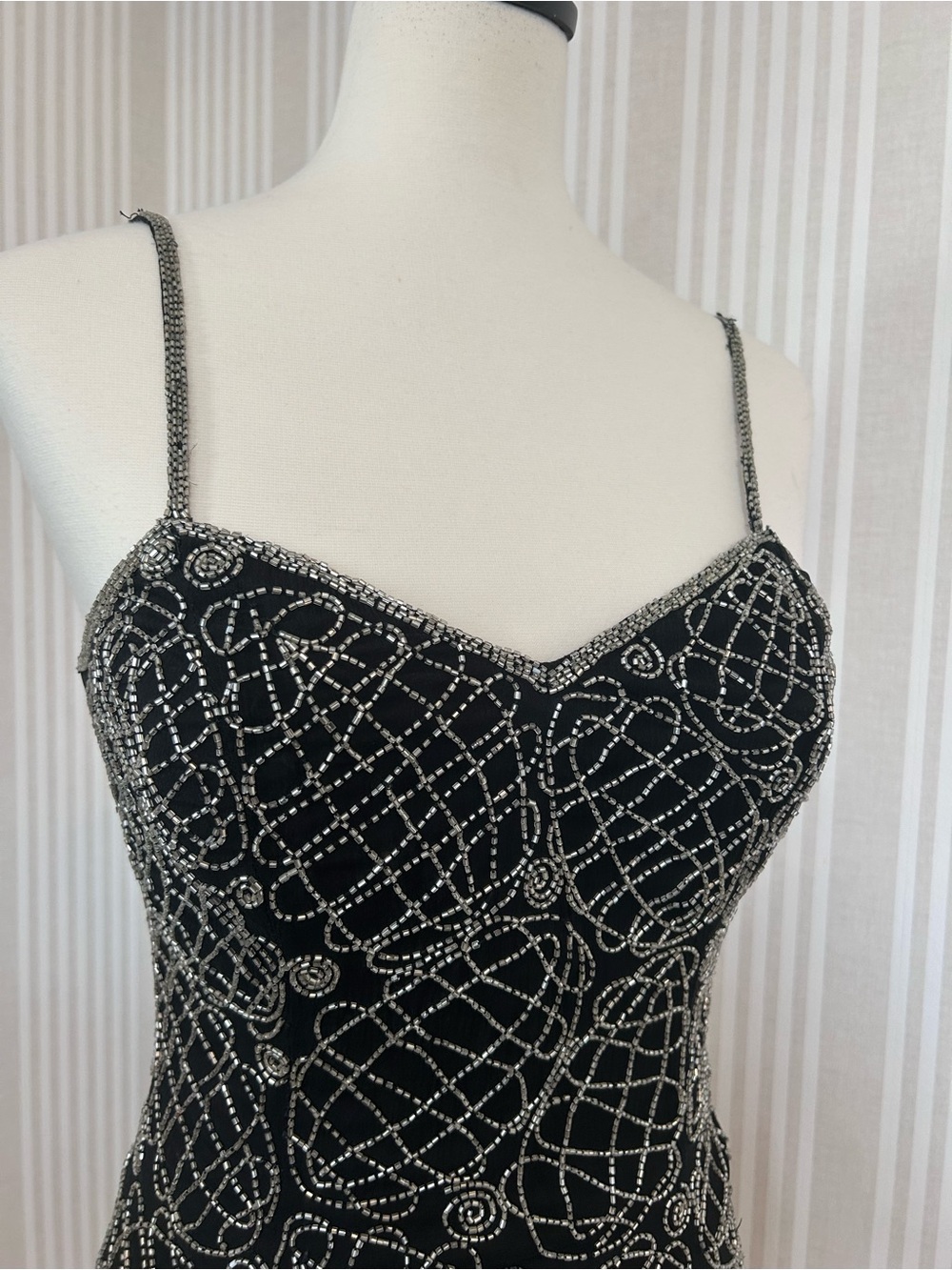 VTG Parisian Room Black Cocktail Dress 100% Silk Hand Beaded in India Size 4 - Picture 6 of 10